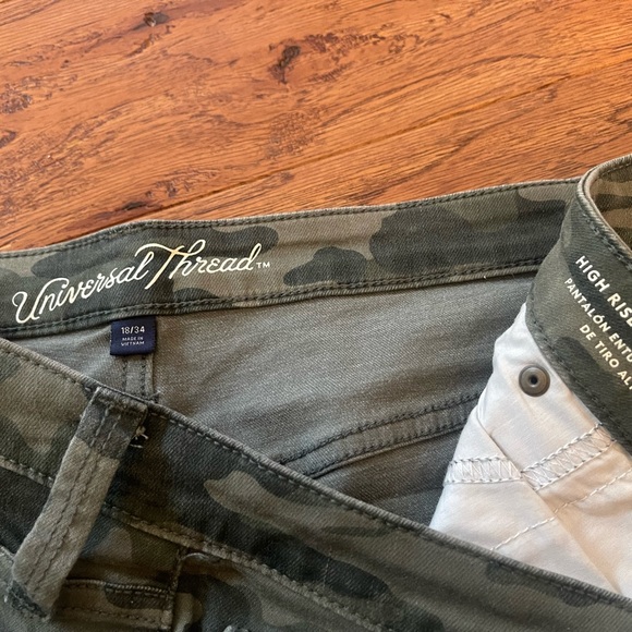 Universal Thread Size 18 High Rise Skinny Crop Camouflage Pants - Picture 4 of 4